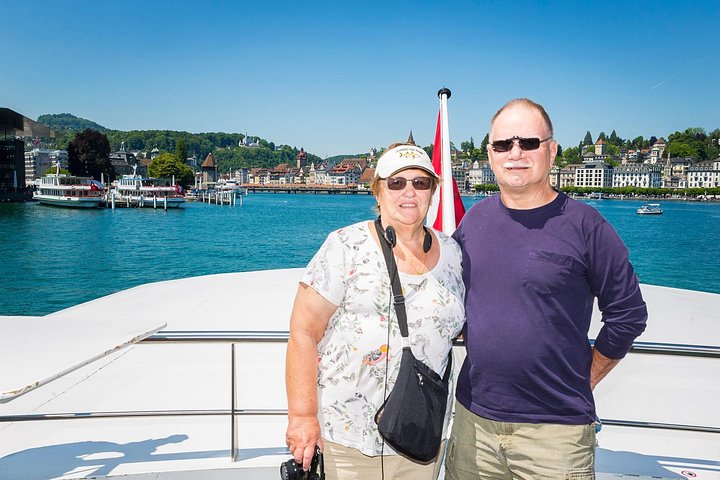 Naturskjønn spasertur og båttur i Luzern, Sveits, med historiske broer, innsjøer og fjell, foto 17 | wizardtrip