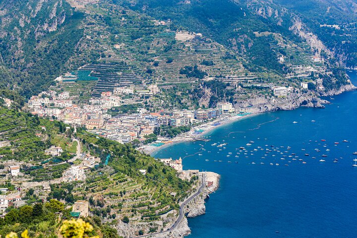Vues panoramiques de la côte amalfitaine, y compris Positano, Amalfi et Ravello, depuis un bateau et la route, photo 21 | wizardtrip