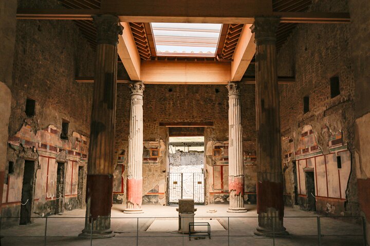 Tour guiado por las antiguas ruinas de Pompeya, Italia, con el Vesubio al fondo, foto 9 | wizardtrip