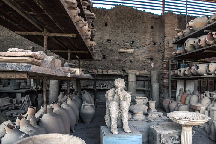 Tour guiado por las antiguas ruinas de Pompeya, Italia, con el Vesubio al fondo, foto 14 | wizardtrip