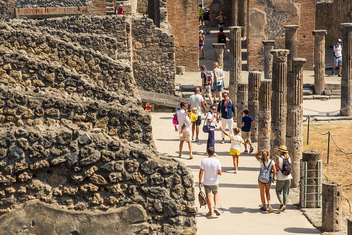 Heldagstur fra Napoli til Pompeii og Vesuv, utforsker gamle ruiner og vulkanske landskap, foto 9 | wizardtrip