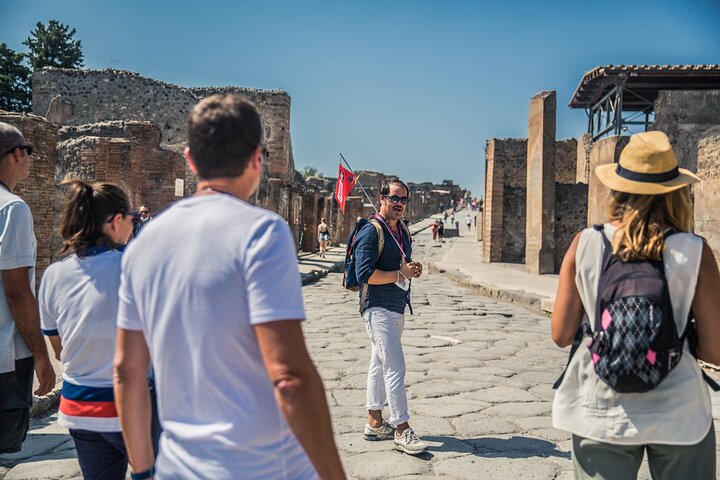 Heldagstur fra Napoli til Pompeii og Vesuv, utforsker gamle ruiner og vulkanske landskap, foto 13 | wizardtrip