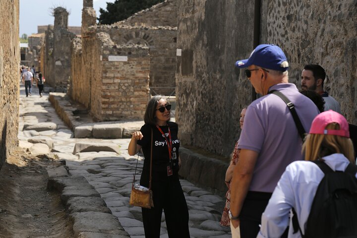 Heldagstur fra Napoli til Pompeii og Vesuv, utforsker gamle ruiner og vulkanske landskap, foto 18 | wizardtrip