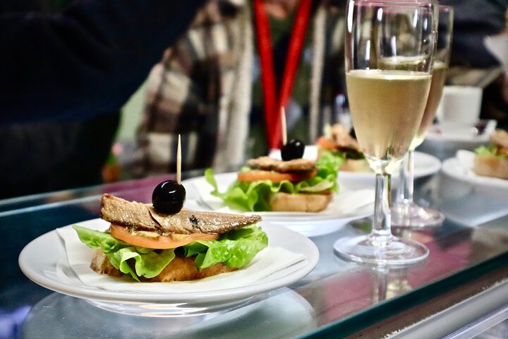Un viaggio culinario attraverso le strade storiche di Lisbona, con prelibatezze locali, vini e monumenti iconici, foto 10 | wizardtrip