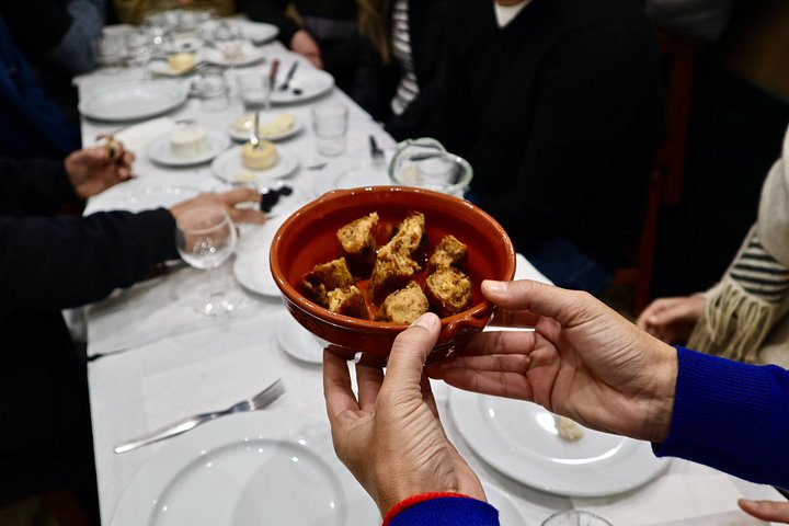 Un viaggio culinario attraverso le strade storiche di Lisbona, con prelibatezze locali, vini e monumenti iconici, foto 12 | wizardtrip