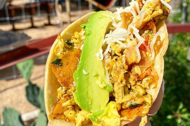 テキサス州の中心部で、タコス、BBQ、地元の味を紹介するオースティンフードツアー、写真18 | wizardtrip