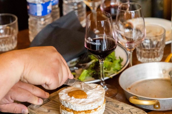 Exploration culinaire du Marais parisien, avec des délices français, du vin et des rues historiques, photo 6 | wizardtrip