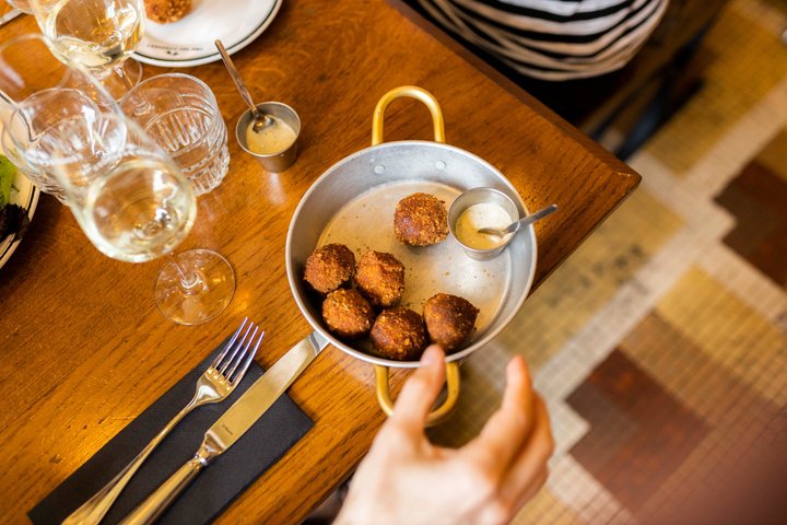 Exploration culinaire du Marais parisien, avec des délices français, du vin et des rues historiques, photo 15 | wizardtrip