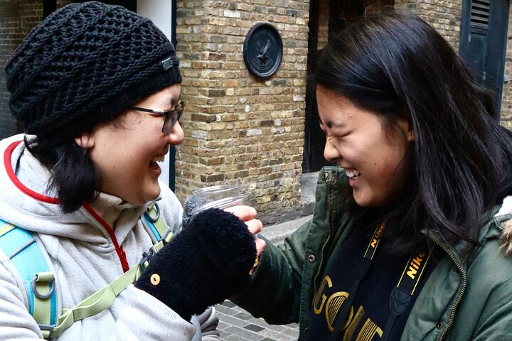 Um tour gastronómico guiado explorando o London Bridge e o Borough Market, com pratos britânicos icónicos e sabores locais, foto 11 | wizardtrip