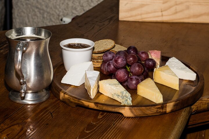 Um tour gastronómico guiado explorando o London Bridge e o Borough Market, com pratos britânicos icónicos e sabores locais, foto 16 | wizardtrip