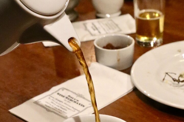 Um tour gastronómico guiado explorando o London Bridge e o Borough Market, com pratos britânicos icónicos e sabores locais, foto 17 | wizardtrip