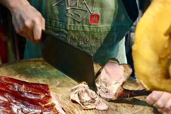 A culinary journey through Hong Kong's Tin Hau district, featuring local delicacies and hidden food spots, photo 12 | wizardtrip
