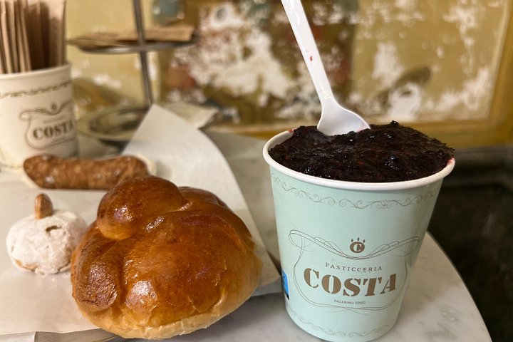 Tour gastronomico di Palermo con degustazione di specialità locali come arancini, cannoli e vino in Sicilia, foto 7 | wizardtrip