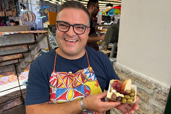 Tour gastronomico di Palermo con degustazione di specialità locali come arancini, cannoli e vino in Sicilia, foto 8 | wizardtrip
