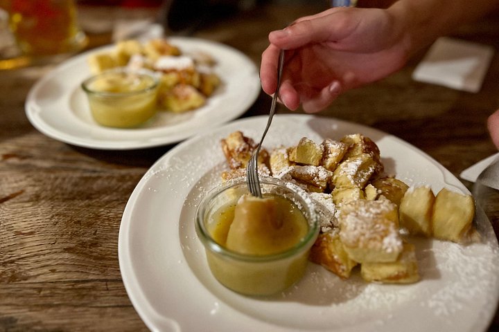 Um tour gastronômico guiado em Munique, Alemanha, apresentando culinária tradicional bávara e cervejas locais, foto 7 | wizardtrip