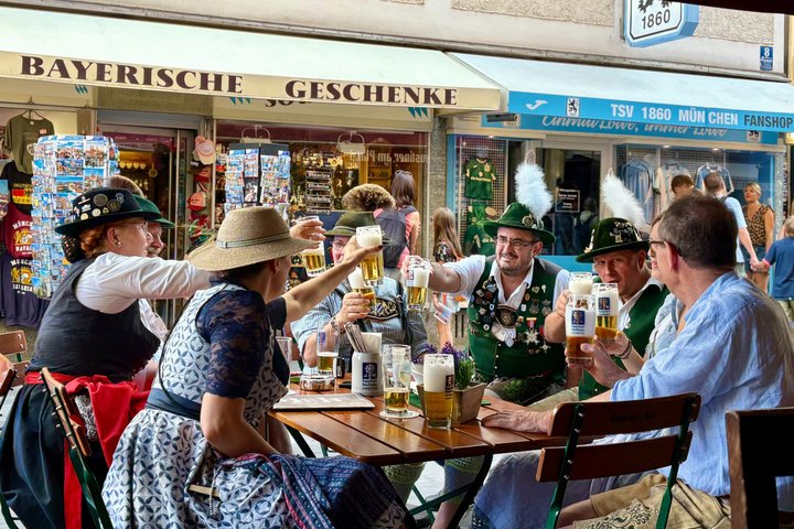 Um tour gastronômico guiado em Munique, Alemanha, apresentando culinária tradicional bávara e cervejas locais, foto 8 | wizardtrip