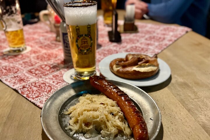 Um tour gastronômico guiado em Munique, Alemanha, apresentando culinária tradicional bávara e cervejas locais, foto 14 | wizardtrip