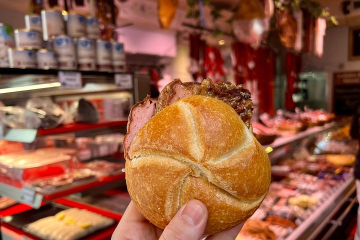 Um tour gastronômico guiado em Munique, Alemanha, apresentando culinária tradicional bávara e cervejas locais, foto 18 | wizardtrip