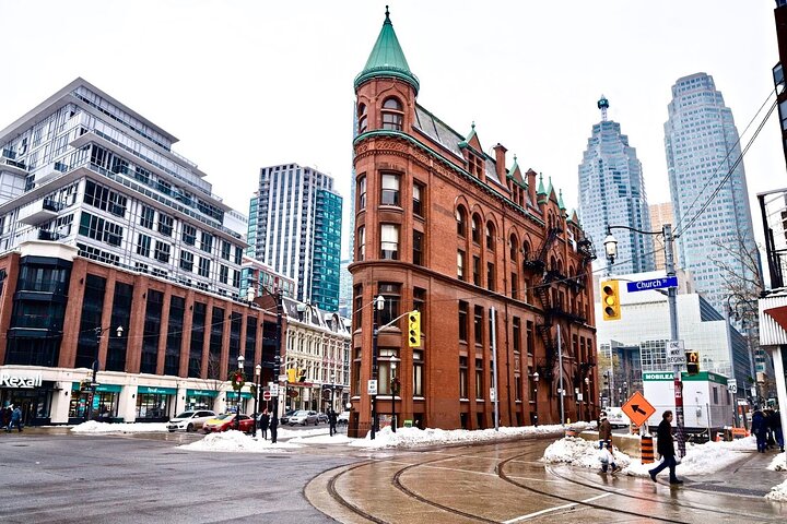Entdecken Sie Torontos lebendige Food-Szene bei einer geführten Tour durch den St. Lawrence Market und den Distillery District mit Verkostung lokaler Köstlichkeiten, Foto 9 | wizardtrip