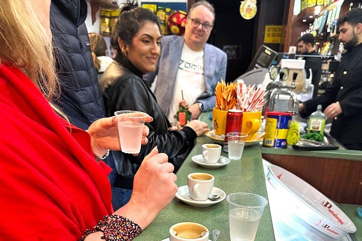 Un tour gastronomico guidato a Napoli, Italia, con pizza, vino e prelibatezze locali, foto 6 | wizardtrip