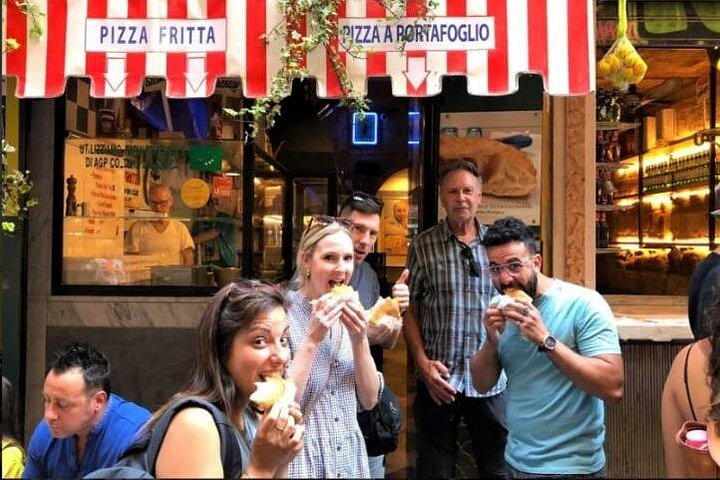 Un tour gastronomico guidato a Napoli, Italia, con pizza, vino e prelibatezze locali, foto 7 | wizardtrip