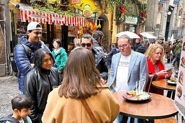 Un tour gastronomico guidato a Napoli, Italia, con pizza, vino e prelibatezze locali, foto 11 | wizardtrip