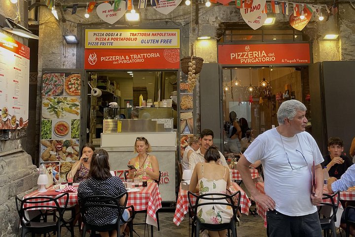 Un tour gastronomico guidato a Napoli, Italia, con pizza, vino e prelibatezze locali, foto 12 | wizardtrip