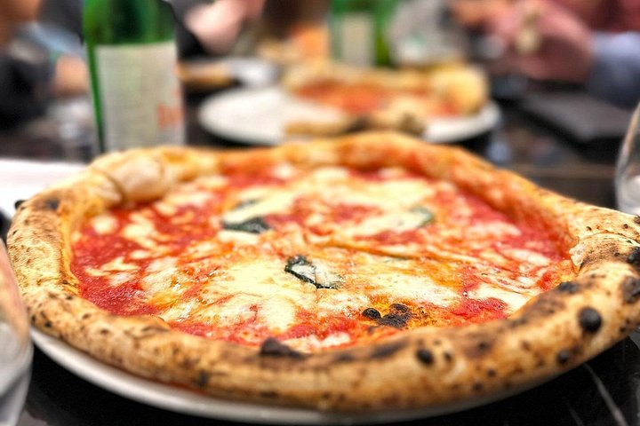 Un tour gastronomico guidato a Napoli, Italia, con pizza, vino e prelibatezze locali, foto 14 | wizardtrip