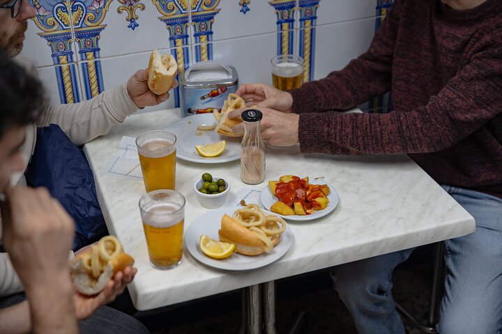 Un tour gastronomico guidato a Madrid, Spagna, con degustazione di tapas, prosciutto iberico, olio d'oliva e vermouth, foto 7 | wizardtrip