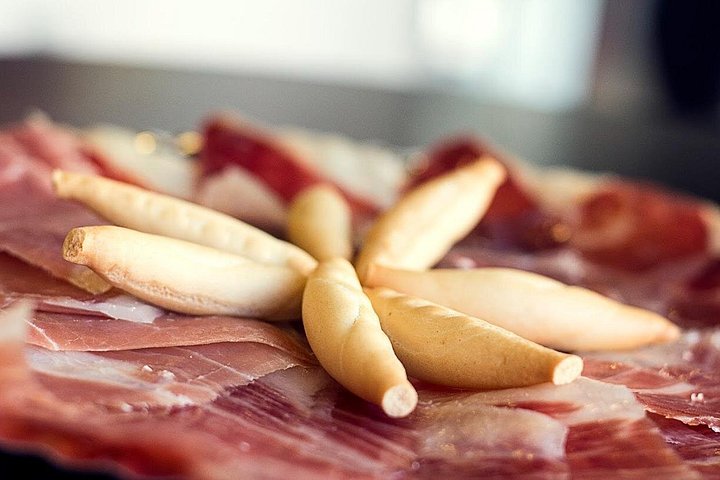 Un tour gastronomico guidato a Madrid, Spagna, con degustazione di tapas, prosciutto iberico, olio d'oliva e vermouth, foto 10 | wizardtrip