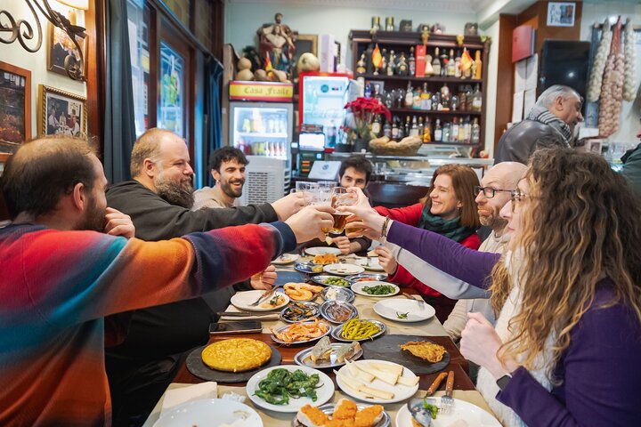 Un tour gastronomico guidato a Madrid, Spagna, con degustazione di tapas, prosciutto iberico, olio d'oliva e vermouth, foto 12 | wizardtrip