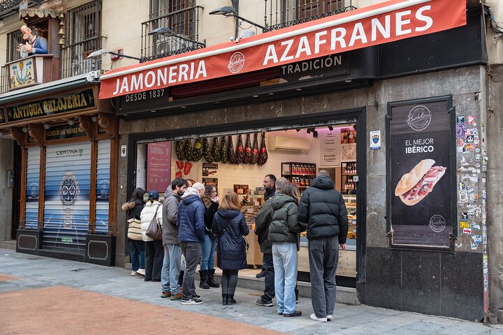 Un tour gastronomico guidato a Madrid, Spagna, con degustazione di tapas, prosciutto iberico, olio d'oliva e vermouth, foto 15 | wizardtrip