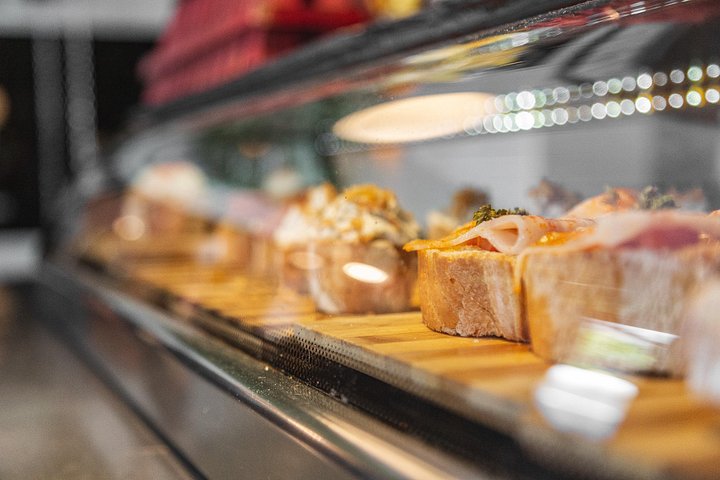 Un tour gastronomico guidato a Madrid, Spagna, con degustazione di tapas, prosciutto iberico, olio d'oliva e vermouth, foto 18 | wizardtrip