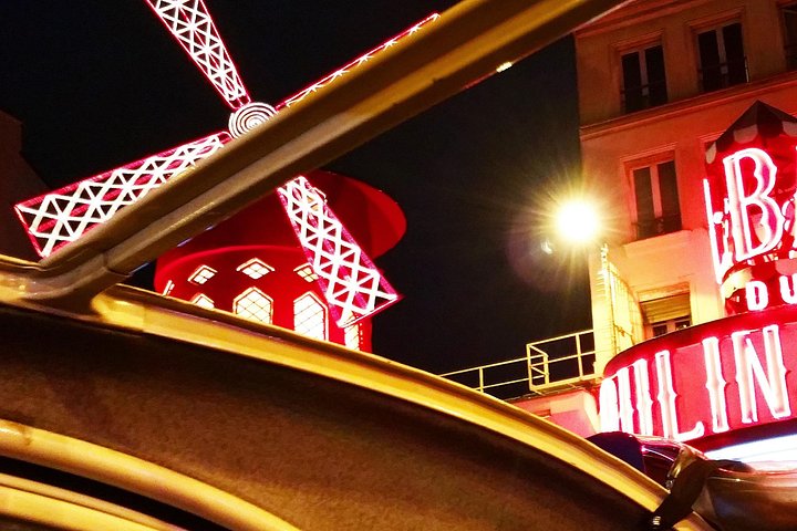 Tour notturno dei monumenti di Parigi, tra cui la Torre Eiffel e Montmartre, in un'auto 2CV d'epoca con Champagne, foto 8 | wizardtrip