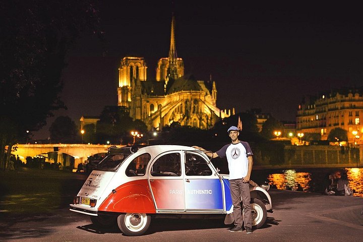 Tour notturno dei monumenti di Parigi, tra cui la Torre Eiffel e Montmartre, in un'auto 2CV d'epoca con Champagne, foto 12 | wizardtrip