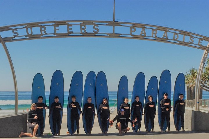Apprendre à surfer à Surfers Paradise sur la Gold Coast | wizardtrip