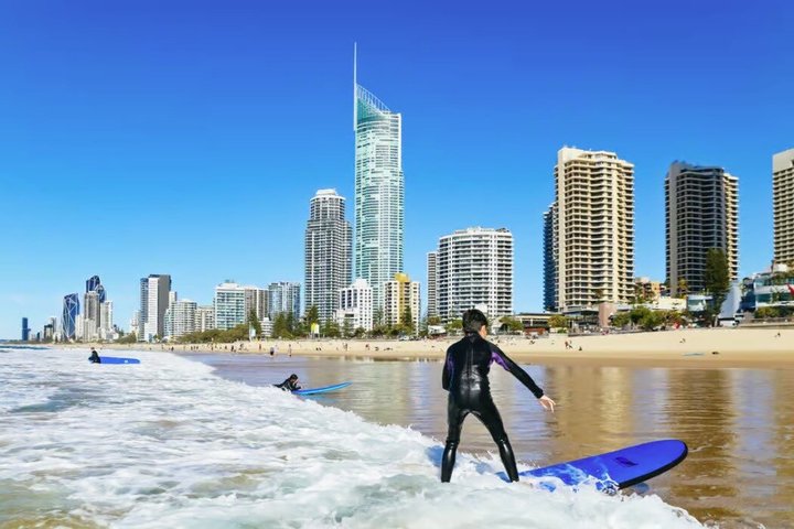 Lernen Sie surfen mit qualifizierten Ausbildern an den berühmten goldenen Stränden von Surfers Paradise, Gold Coast, Foto 6 | wizardtrip
