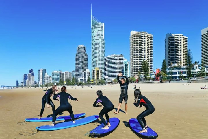 Lernen Sie surfen mit qualifizierten Ausbildern an den berühmten goldenen Stränden von Surfers Paradise, Gold Coast, Foto 10 | wizardtrip