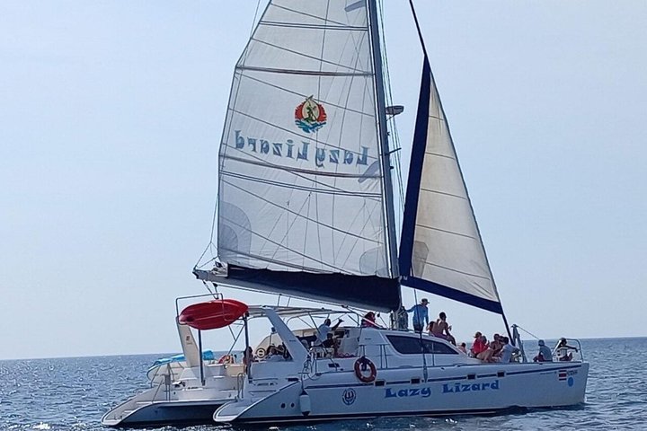 Passeio de Catamarã ao Pôr do Sol e Snorkel em Playa Flamingo | wizardtrip