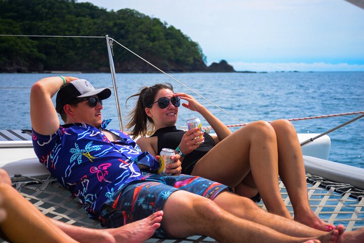 Njut av en solnedgångskatamaran med snorkling och vattensporter i Playa Flamingo, Costa Rica, foto 12 | wizardtrip