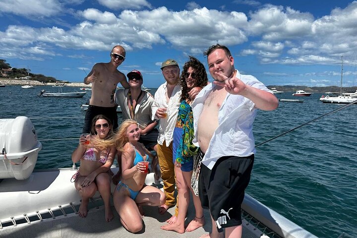 Njut av en solnedgångskatamaran med snorkling och vattensporter i Playa Flamingo, Costa Rica, foto 18 | wizardtrip