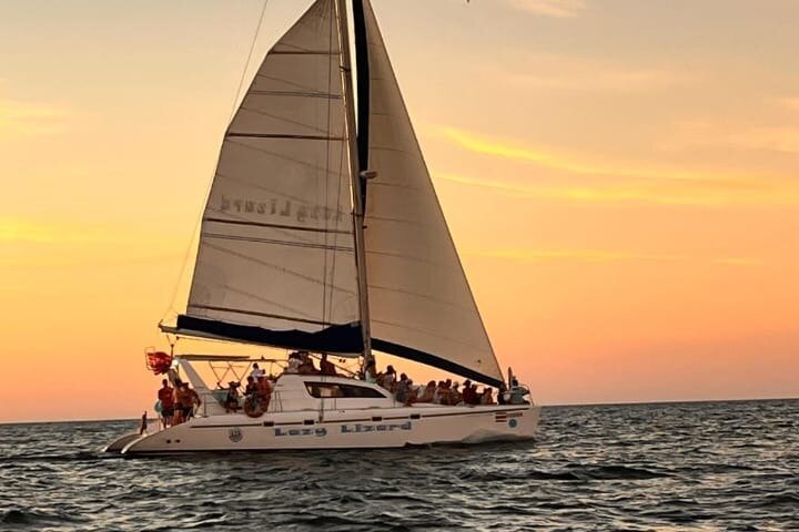 Njut av en solnedgångskatamaran med snorkling och vattensporter i Playa Flamingo, Costa Rica, foto 22 | wizardtrip
