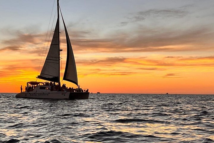 Njut av en solnedgångskatamaran med snorkling och vattensporter i Playa Flamingo, Costa Rica, foto 23 | wizardtrip