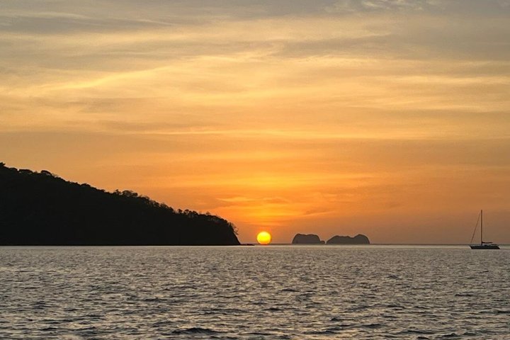 Njut av en solnedgångskatamaran med snorkling och vattensporter i Playa Flamingo, Costa Rica, foto 24 | wizardtrip