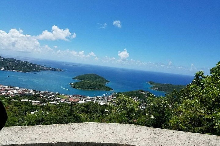 Visite guidée privée de St Thomas, avec des points de vue panoramiques, des sites historiques, du shopping et la plage de Magens Bay, photo 16 | wizardtrip