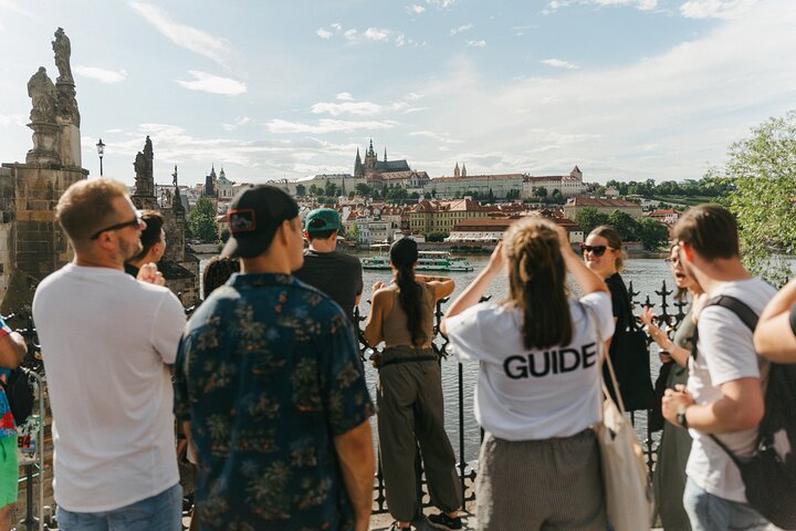Prague Charles Bridge guided walk and Vltava river cruise, photo 8 | wizardtrip