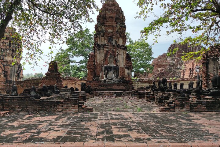 Utforska de magnifika antika templen och Buddhastatyerna i Ayutthaya, Thailand, foto 12 | wizardtrip