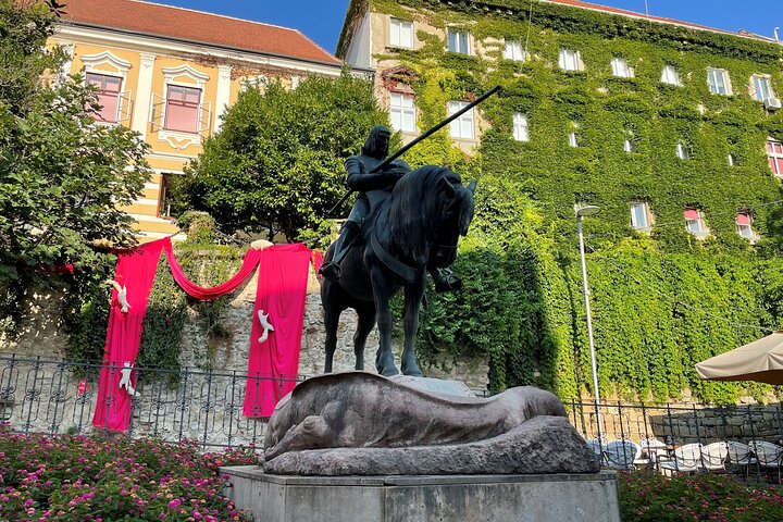 Zagreb walking tour exploring Old Town landmarks, WW2 tunnels, and the funicular, photo 12 | wizardtrip