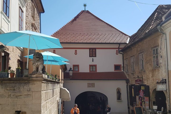 Zagreb walking tour exploring Old Town landmarks, WW2 tunnels, and the funicular, photo 18 | wizardtrip