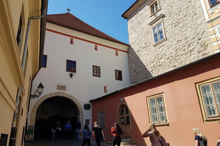 Zagreb walking tour exploring Old Town landmarks, WW2 tunnels, and the funicular, photo 19 | wizardtrip